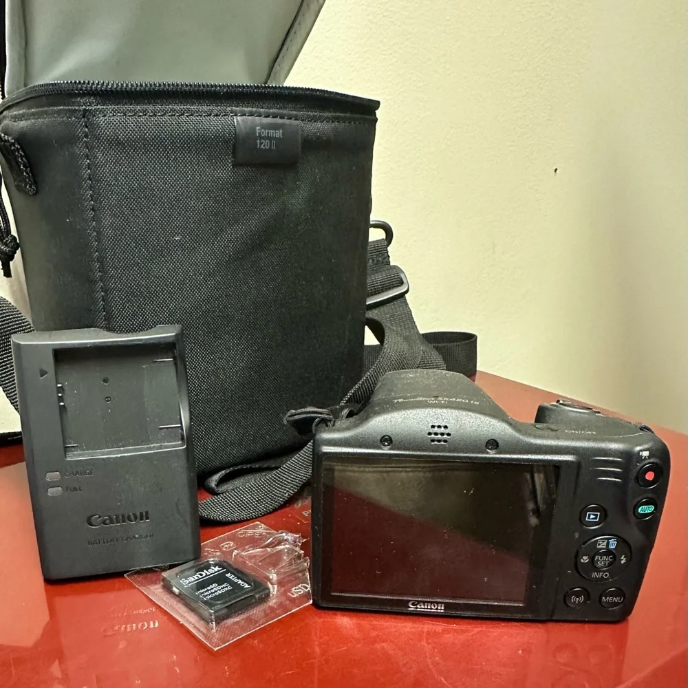 Canon Black Digital Camera with Case and Charger 420sx IS